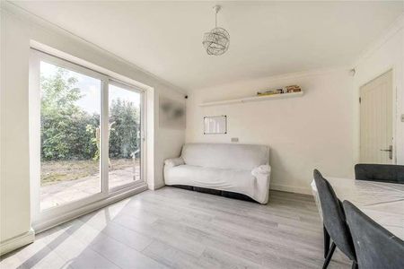 Chertsey, Surrey, KT16 - Photo 3