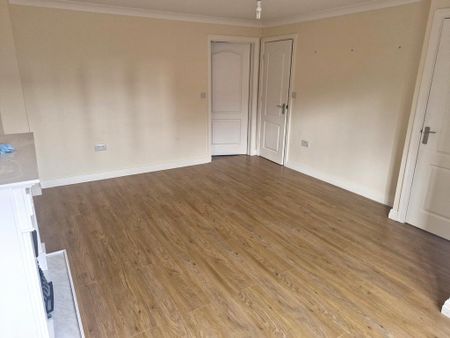 4 bedroom detached house to rent - Photo 3