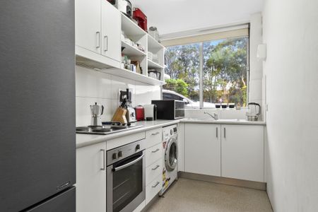 Spacious One Bedroom Apartment with Parquetry Floors&comma; Seperate Dining & Private Courtyard&period; - Photo 3