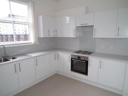 2 bedroom flat to rent - Photo 4