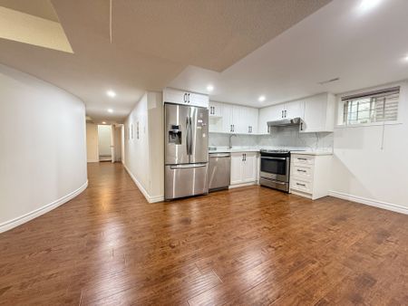 For Lease - 585 Village Basement Parkway, Markham, Ontario - Photo 2