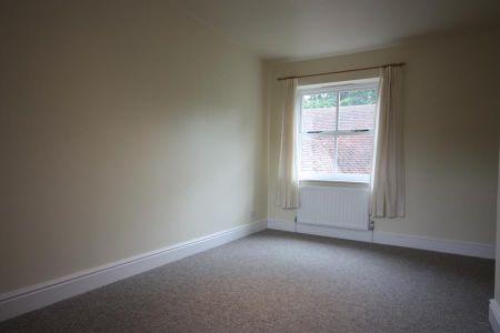 The Street, Guildford - 1 bedroomProperty for lettings - Seymours - Photo 2