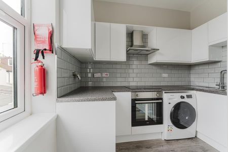 5 bedroom flat to rent - Photo 4
