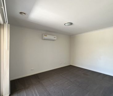 9 Warrumbungle Drive, SHEPPARTON VIC 3630 - Photo 5