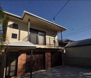 Modern & Low-Maintenance Duplex Living in Prime Manly West Location - Photo 5