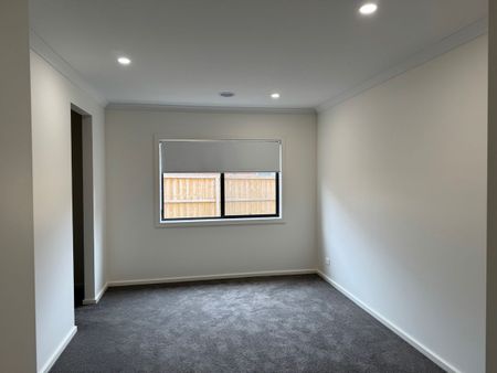 Spacious Home in Harpley Estate - Photo 2