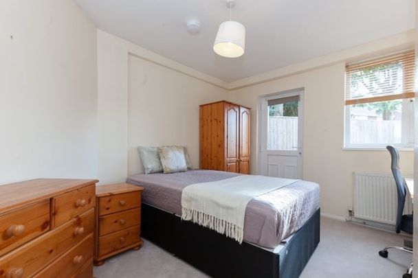 Beechey Avenue, Marston - Photo 1