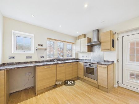 4 bedroom detached house to rent - Photo 5