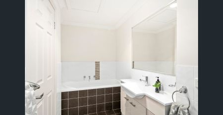 Modern Comfort in Old Bowral - Photo 4