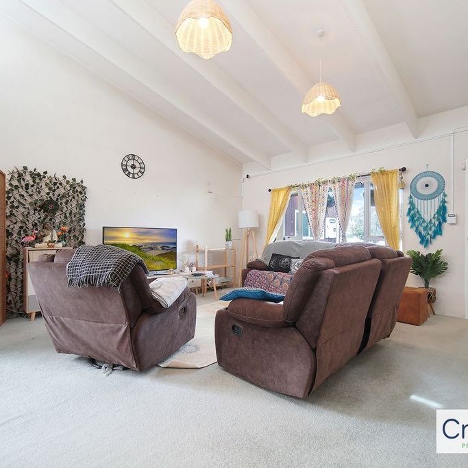 Warm & Cosy 2-Bedroom Unit with - Photo 1