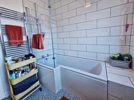 2 bedroom semi-detached house to rent - Photo 5