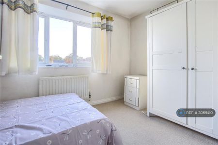 2 bedroom semi-detached house to rent - Photo 4