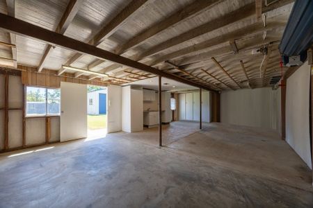 Family home with large shed! - Photo 3