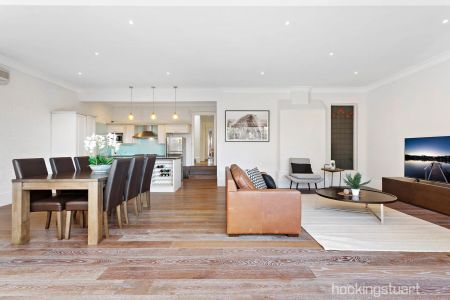 Beautiful Classic Meets Contemporary Family Home - Photo 5