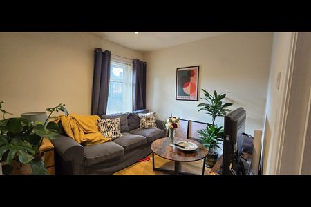 1 Bed Semi-Detached House, Bennett Road, LS6 - Photo 2