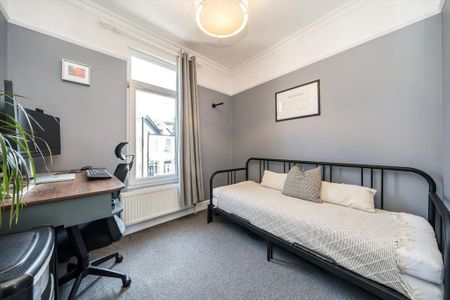 3 bedroom flat to rent - Photo 3