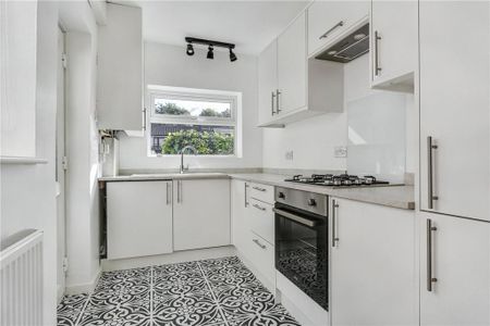 3 bedroom terraced house to rent - Photo 5