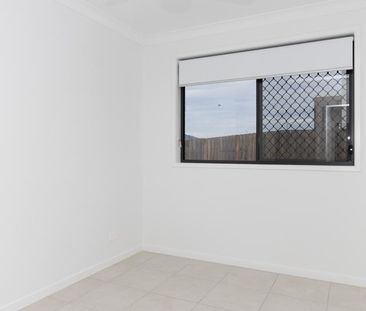 Stunning Family Home in Eli Waters - Photo 3