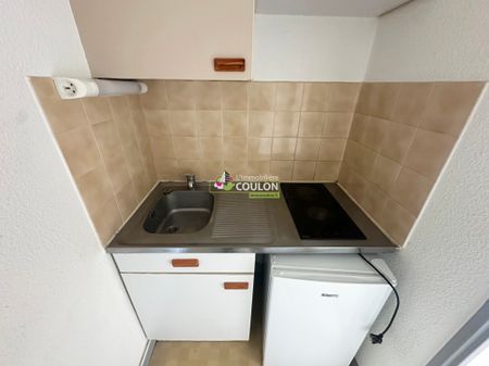 Location Appartement 2 pièces 27m² - Photo 2