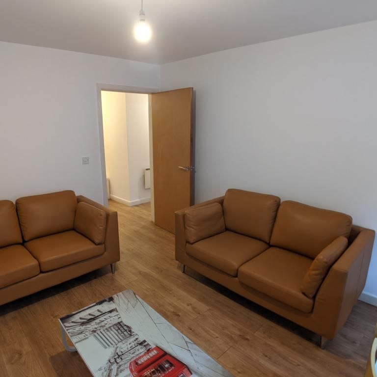 3 bedroom flat to rent - Photo 1