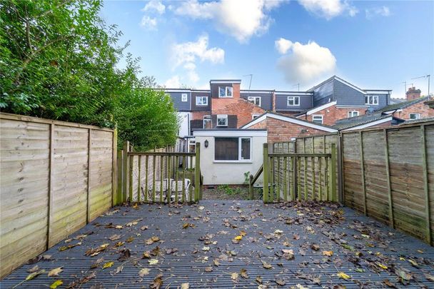 8 bedroom house to rent - Photo 1