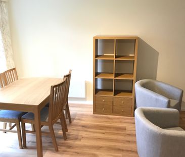 Bright and Sunny Two Bedroom Flat in Jericho - Photo 3