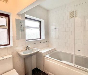 4 bedroom detached house to rent - Photo 2