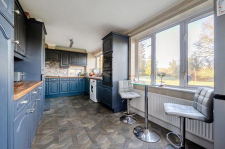 4 bedroom detached house to rent - Photo 4