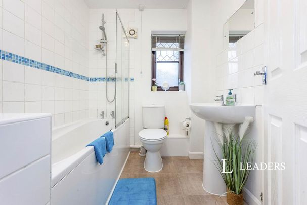 2 bedroom end of terrace house to rent - Photo 1