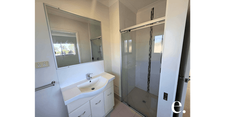 For Lease: Stylish 2-Bedroom Apartment in the Heart of Gladstone - Photo 4