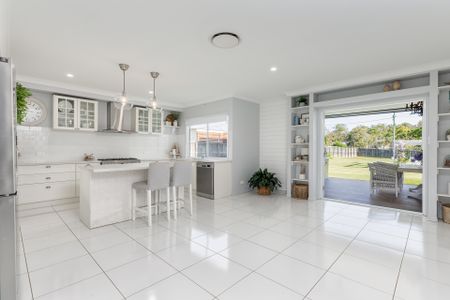 A Home of Distinction - Where Elegance Meets Everyday Life - Photo 4