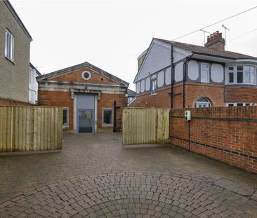 Bespoke and contemporary two bedroom detached property with parking... - Photo 1
