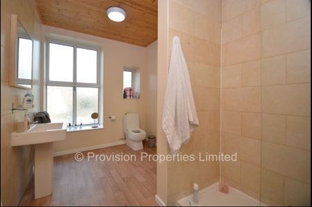 2 Bedroom Flats in Leeds - Photo 5