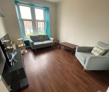 2 bedroom flat to rent - Photo 2