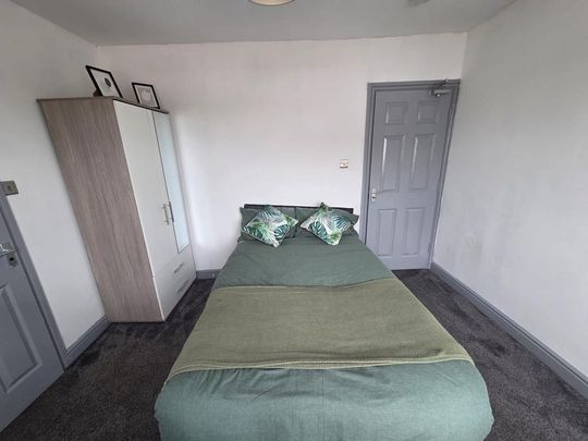 1 bedroom in a house share to rent - Photo 1