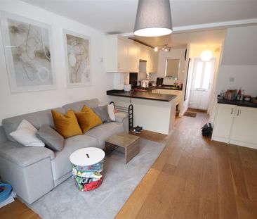 2 bedroom Terraced House to let - Photo 4