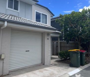 Break Lease: 3 bedroom townhouse - Photo 6