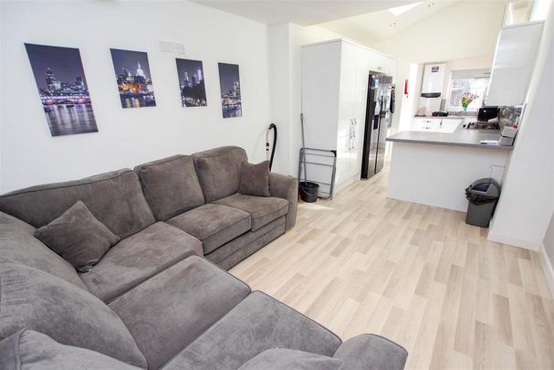 5 bedroom house to rent - Photo 1