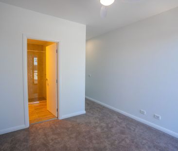 Modern 2 Bedroom Apartment with Air Con - Photo 3