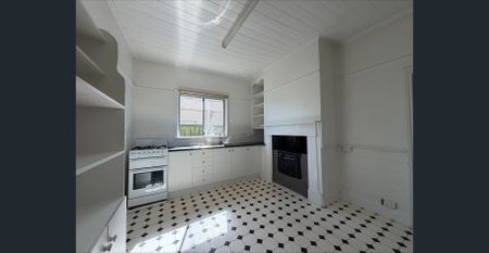 The perfect house for a mad Cats Fan! - Photo 3