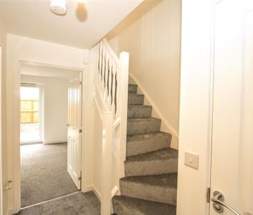 2 bedroom end of terrace house to rent - Photo 2