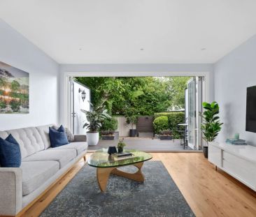 CHIC INNER CITY HOME - Photo 1