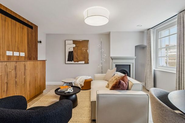 Three bedroom, duplex apartment with roof terrace available to rent in Marylebone, W1H - Photo 1