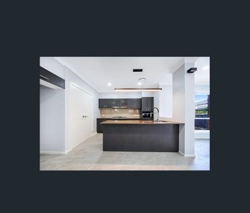 Luxury 5-bedroom, 3-bathroom family home with 6.6kW solar - Photo 4