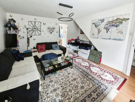 3 bedroom end of terrace house to rent - Photo 2