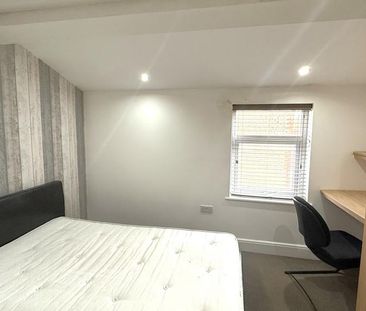 1 bedroom in a house share to rent - Photo 2
