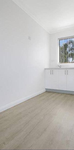 STUNNING 1 BEDROOM MODERN RENOVATED APARTMENT - Photo 1
