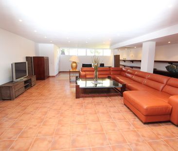 Semi-Detached House · The Golden Mile - Foto 1
