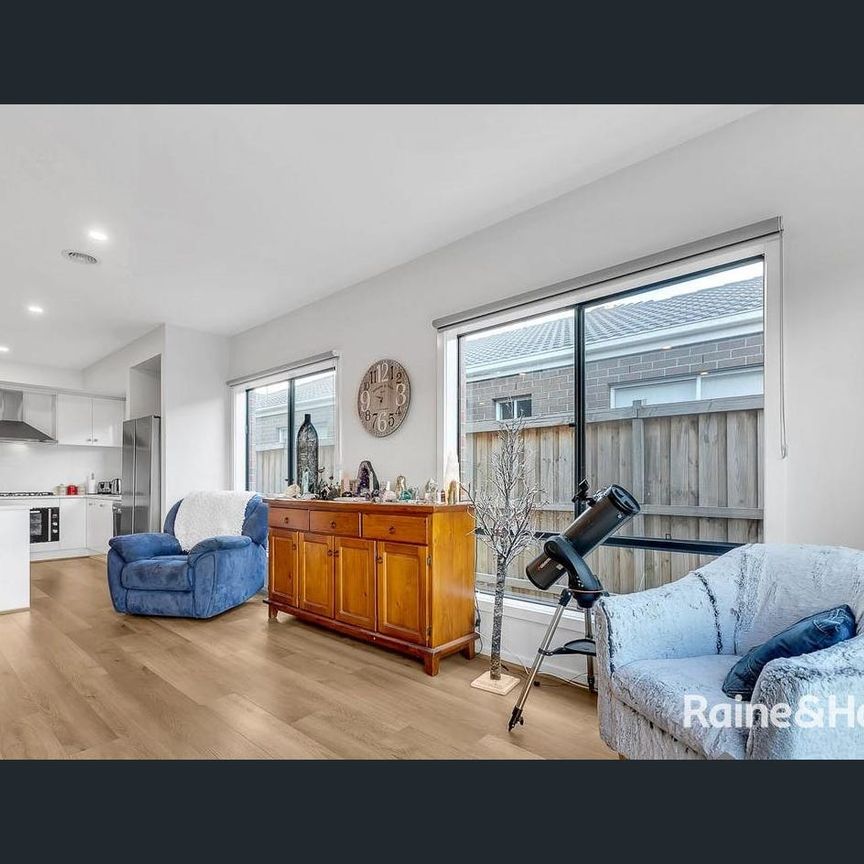 Low maintenance & Location - Photo 1