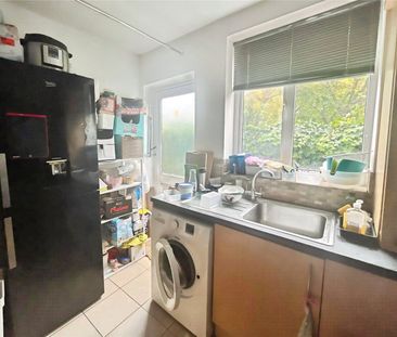 Chertsey Road, Twickenham, TW1 1EW - Photo 1